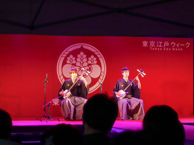 伝統楽器での演奏